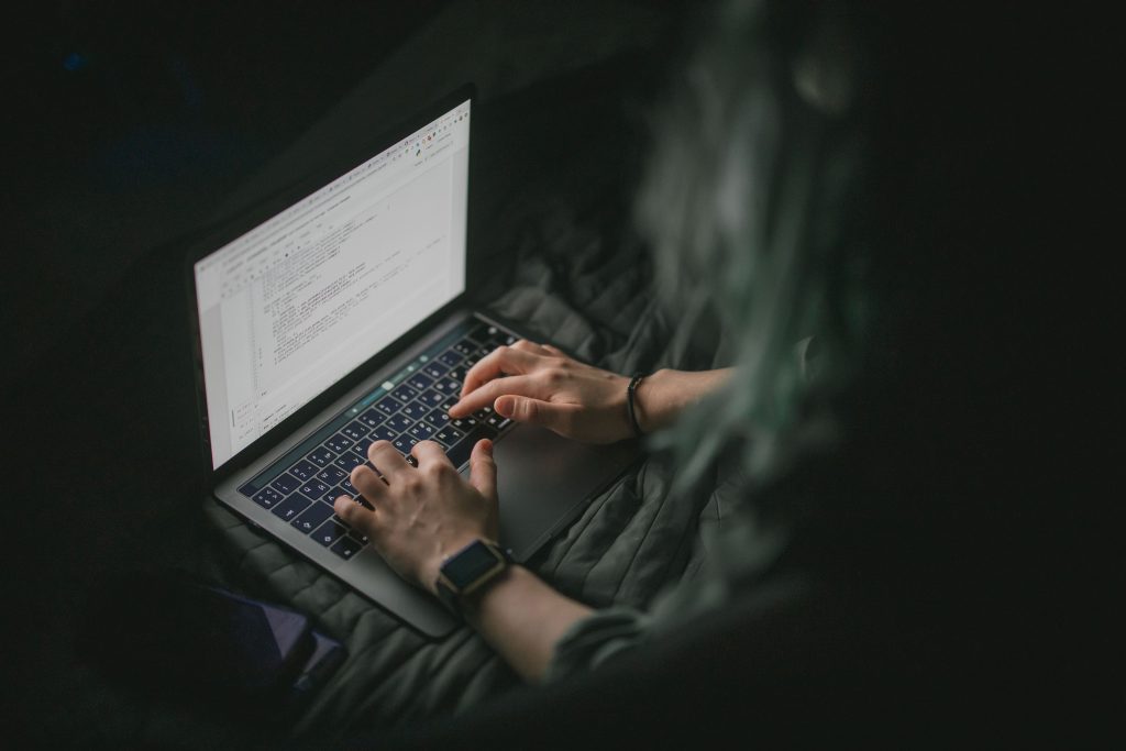 Any interesting resources that have really impacted you? Want to get a thread going of the very best ecom resources. I shared my three below.